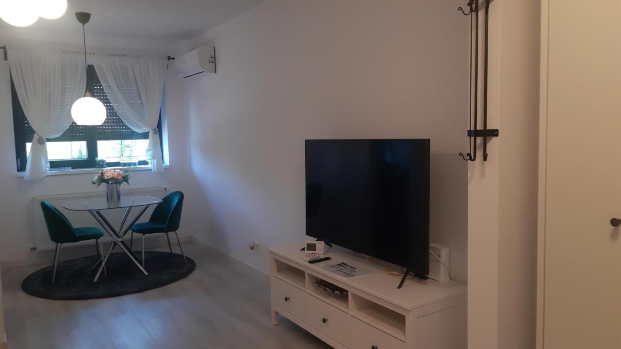 Appartamento Mia!! Self Check-In!! Bucarest Esterno foto